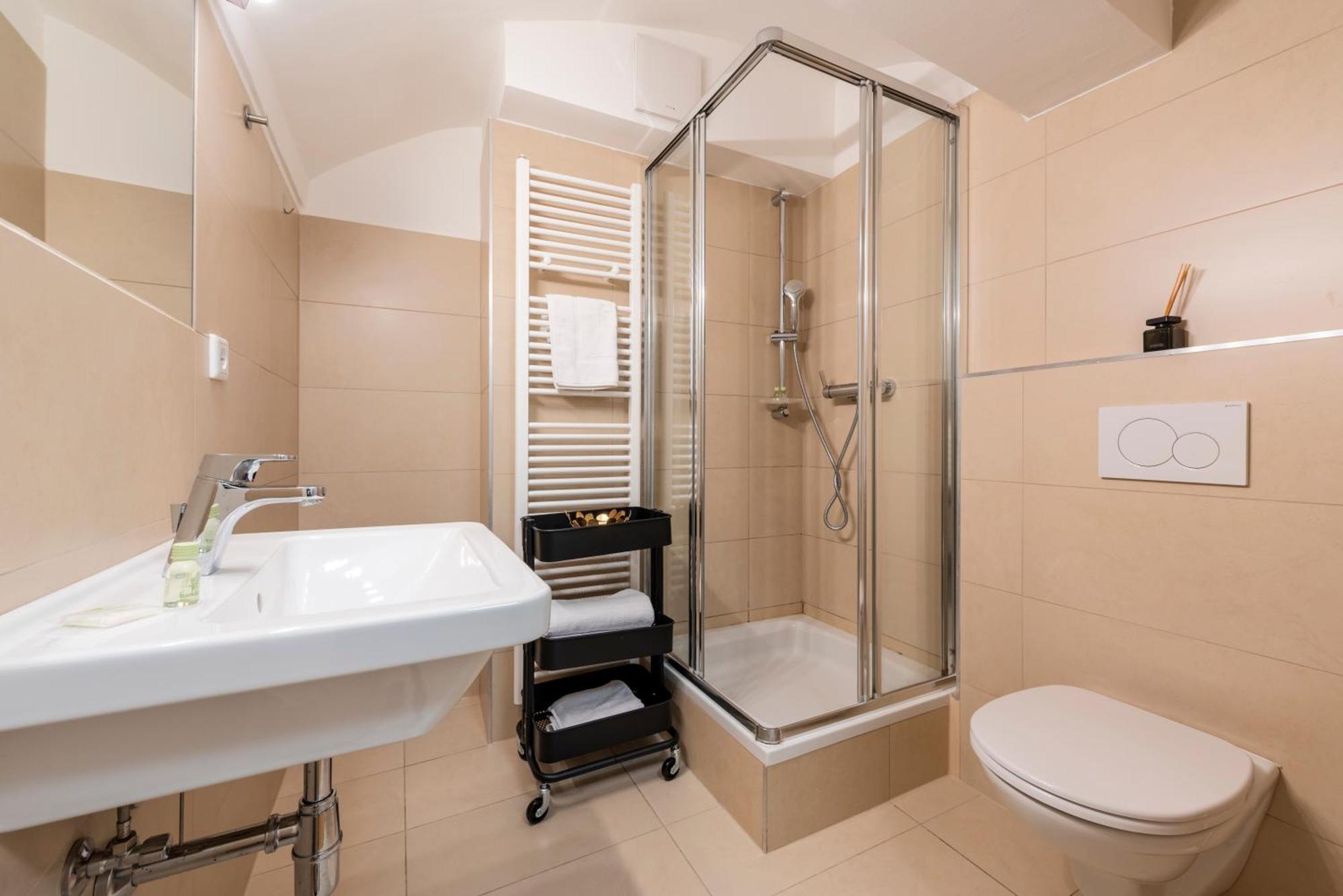 Kh Mariahilf Aparthotel Wina Bagian luar foto